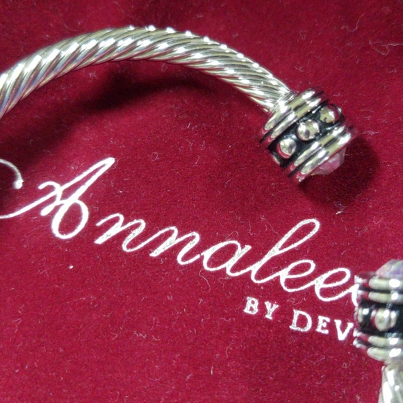 Fashion Jewelry Bracelet w/sparkling faux stones - Picture 4 of 6